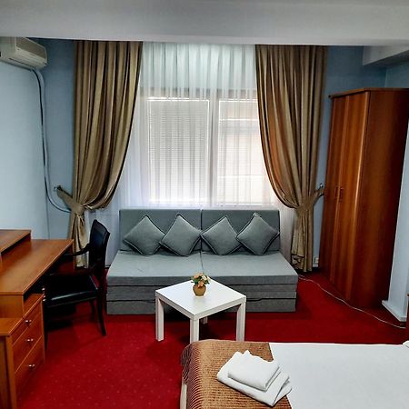 Hotel Aristocrat & Fish Restaurant سكوبجي الغرفة الصورة