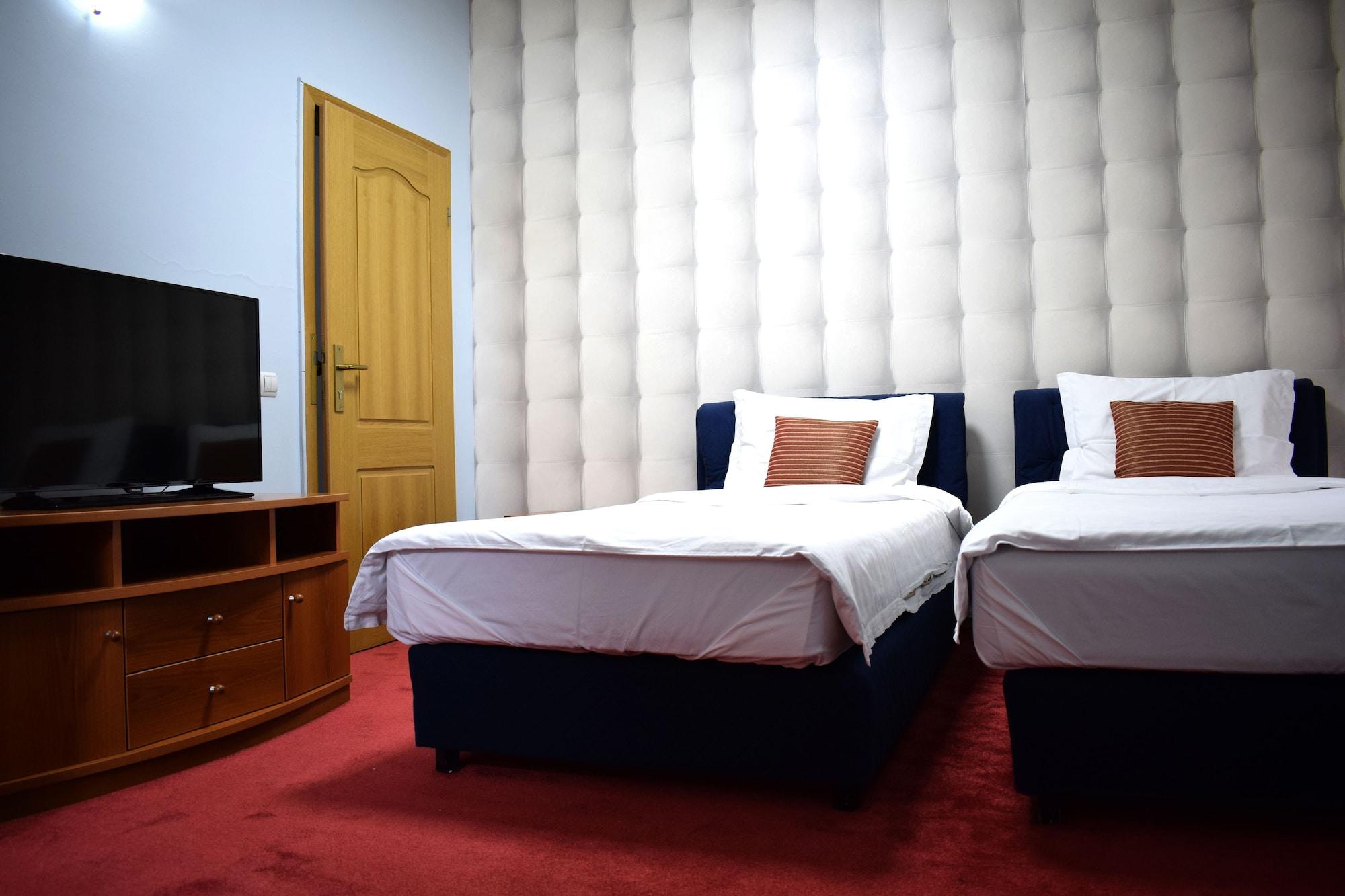 Hotel Aristocrat & Fish Restaurant سكوبجي المظهر الخارجي الصورة