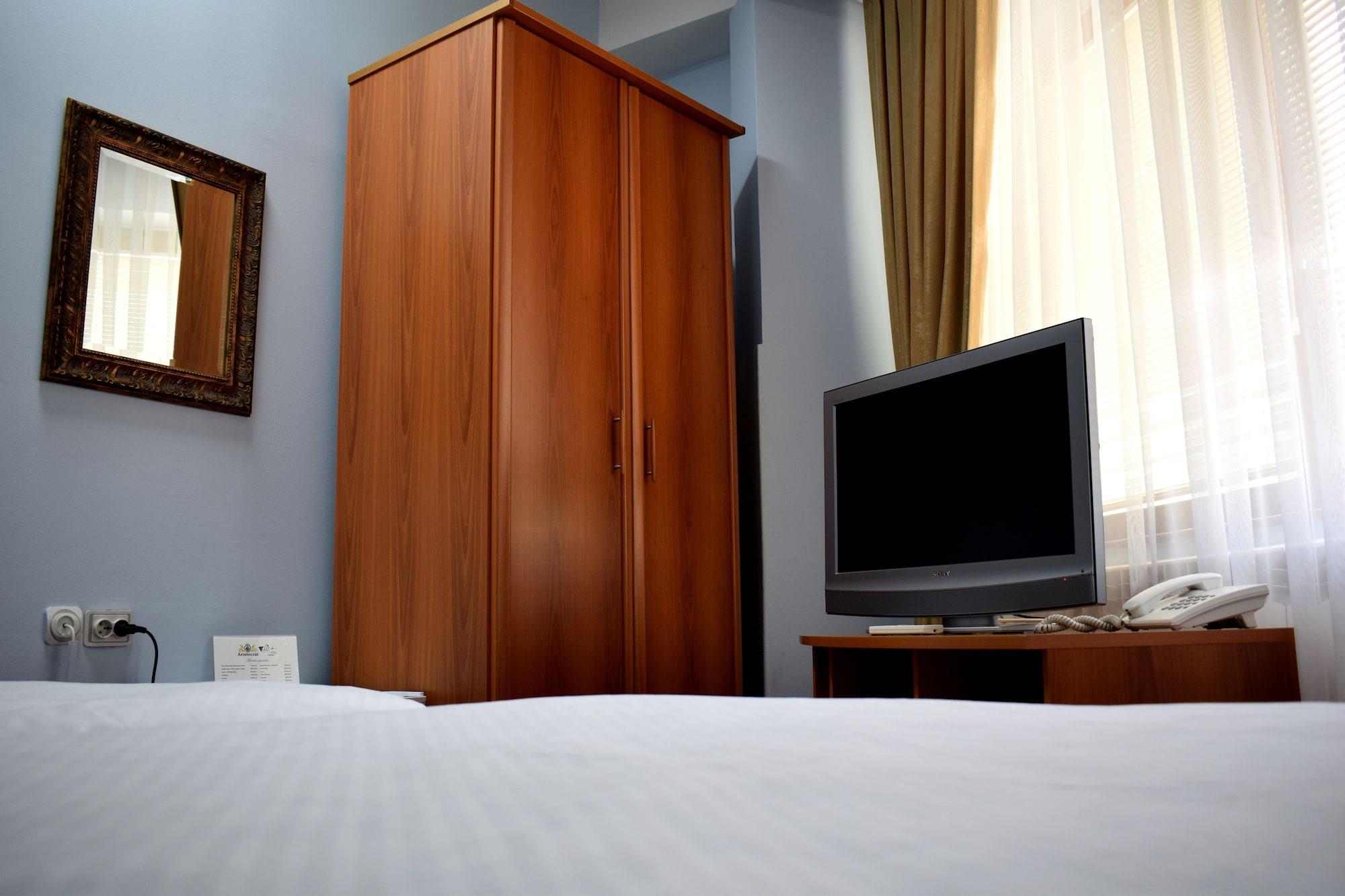 Hotel Aristocrat & Fish Restaurant سكوبجي المظهر الخارجي الصورة