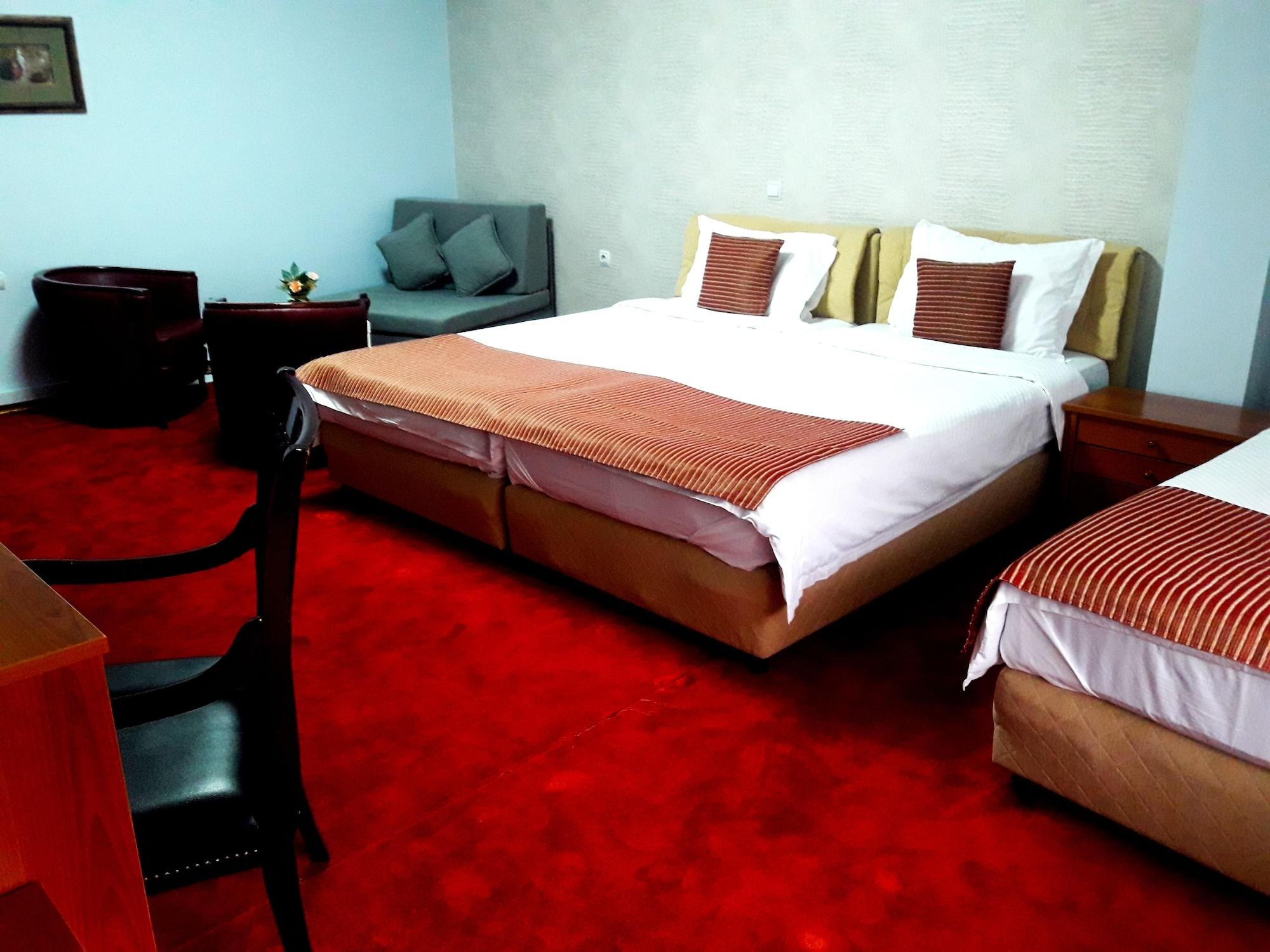 Hotel Aristocrat & Fish Restaurant سكوبجي المظهر الخارجي الصورة