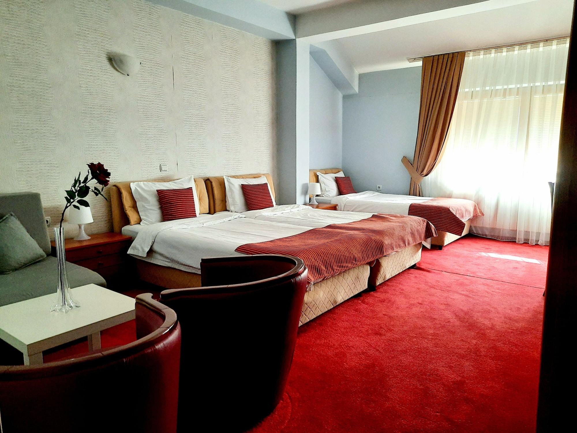 Hotel Aristocrat & Fish Restaurant سكوبجي المظهر الخارجي الصورة