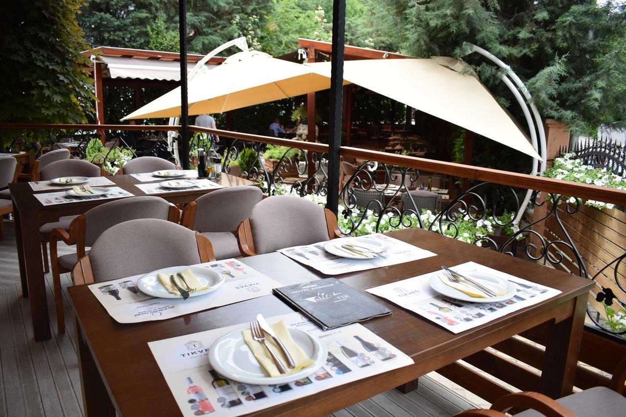 Hotel Aristocrat & Fish Restaurant سكوبجي المظهر الخارجي الصورة