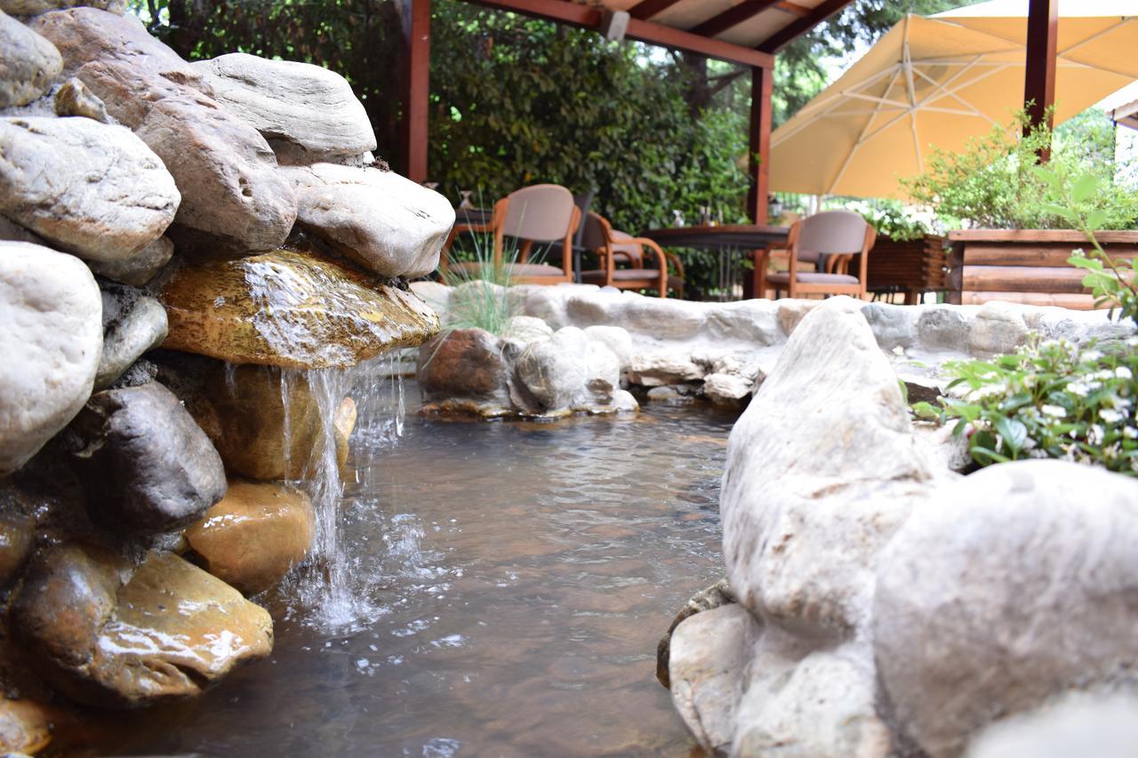 Hotel Aristocrat & Fish Restaurant سكوبجي المظهر الخارجي الصورة