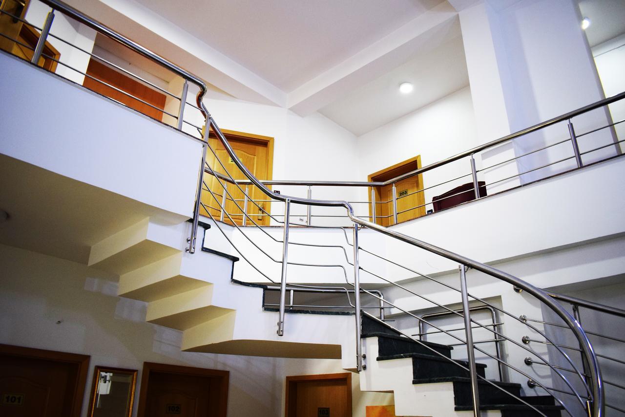 Hotel Aristocrat & Fish Restaurant سكوبجي المظهر الخارجي الصورة