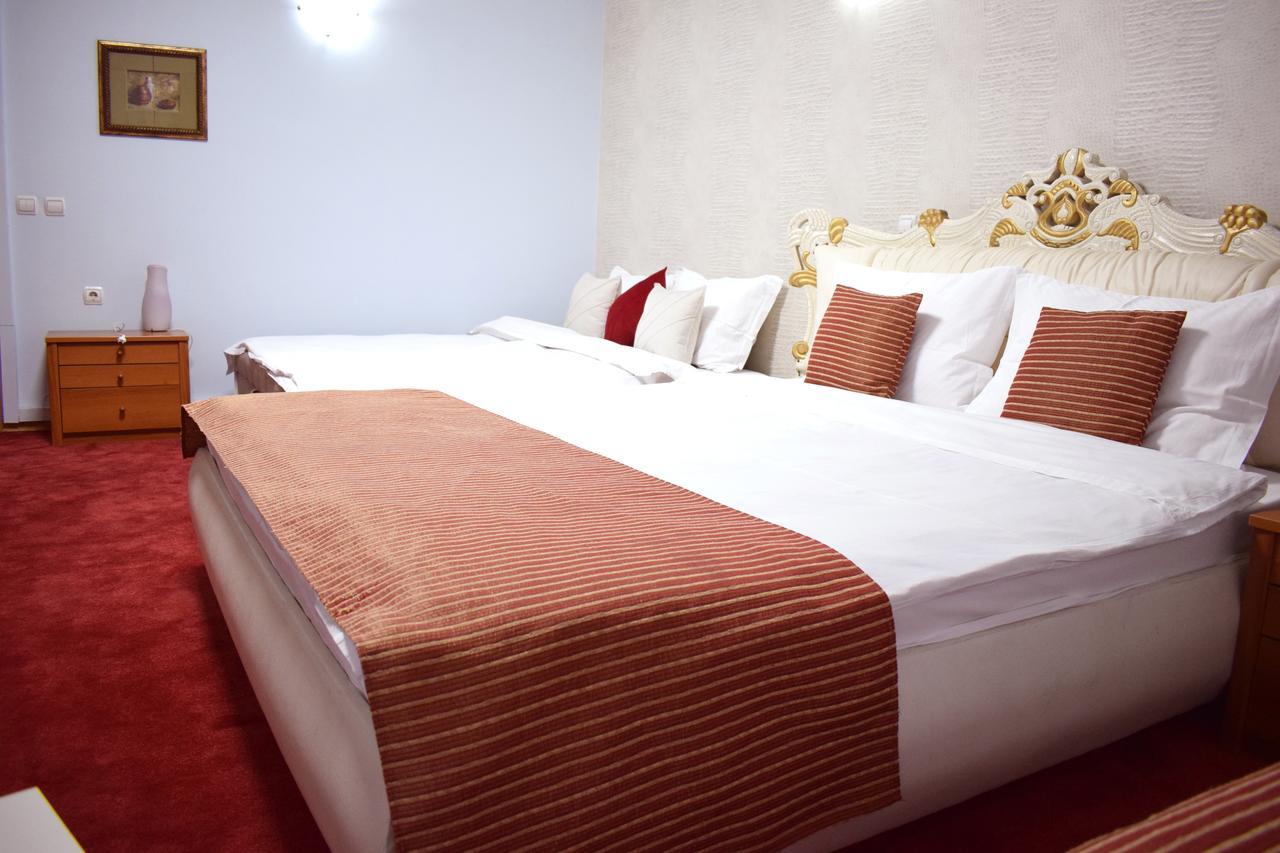 Hotel Aristocrat & Fish Restaurant سكوبجي المظهر الخارجي الصورة