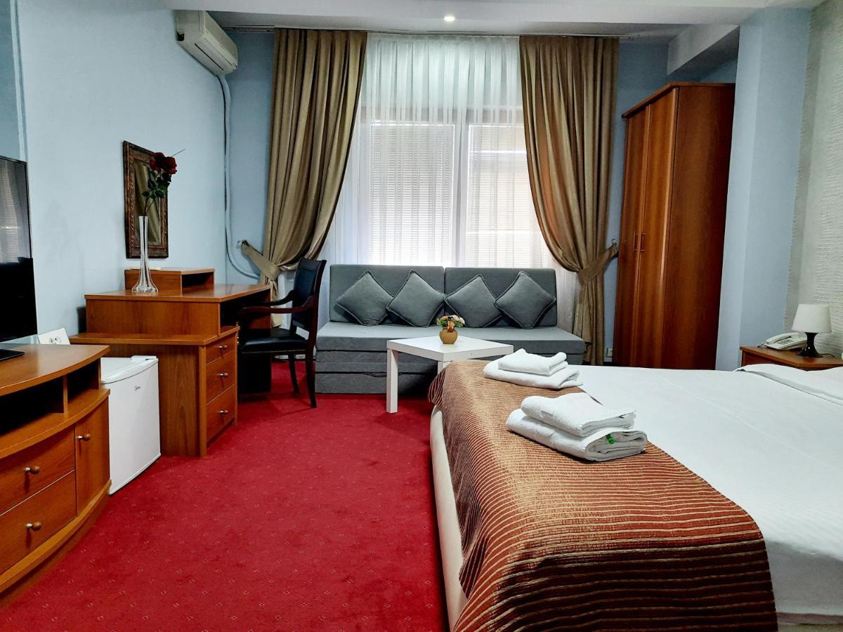 Hotel Aristocrat & Fish Restaurant سكوبجي المظهر الخارجي الصورة