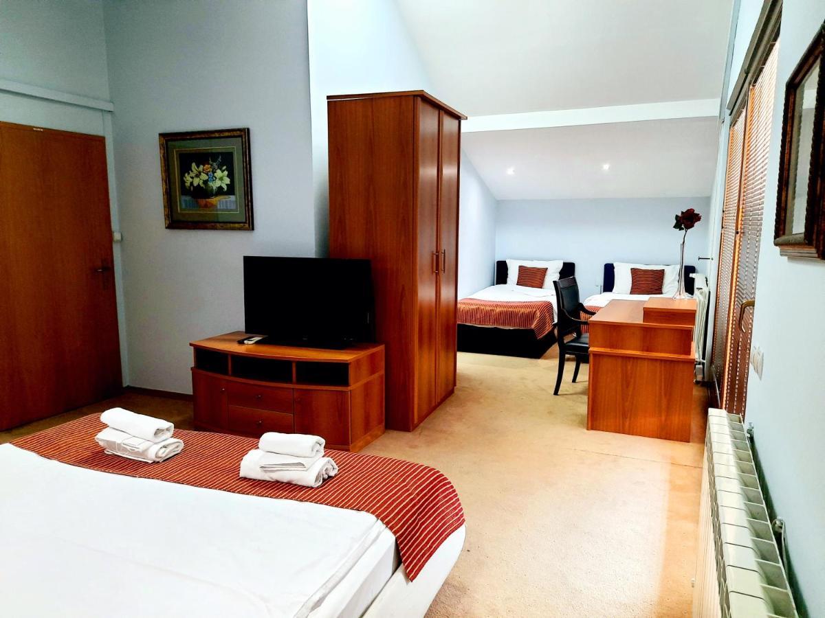 Hotel Aristocrat & Fish Restaurant سكوبجي المظهر الخارجي الصورة